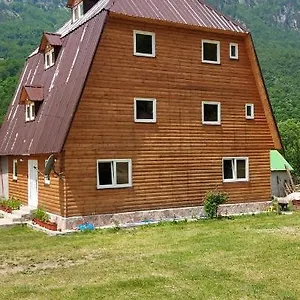  Pensjonat Bujtina Zemra Tradites