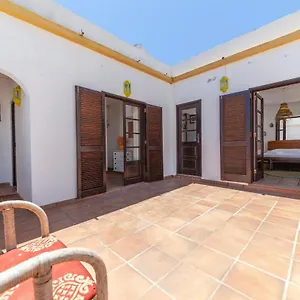 j-casa-do-farol-guesthouse-lagos.hotelaalgarve.com/